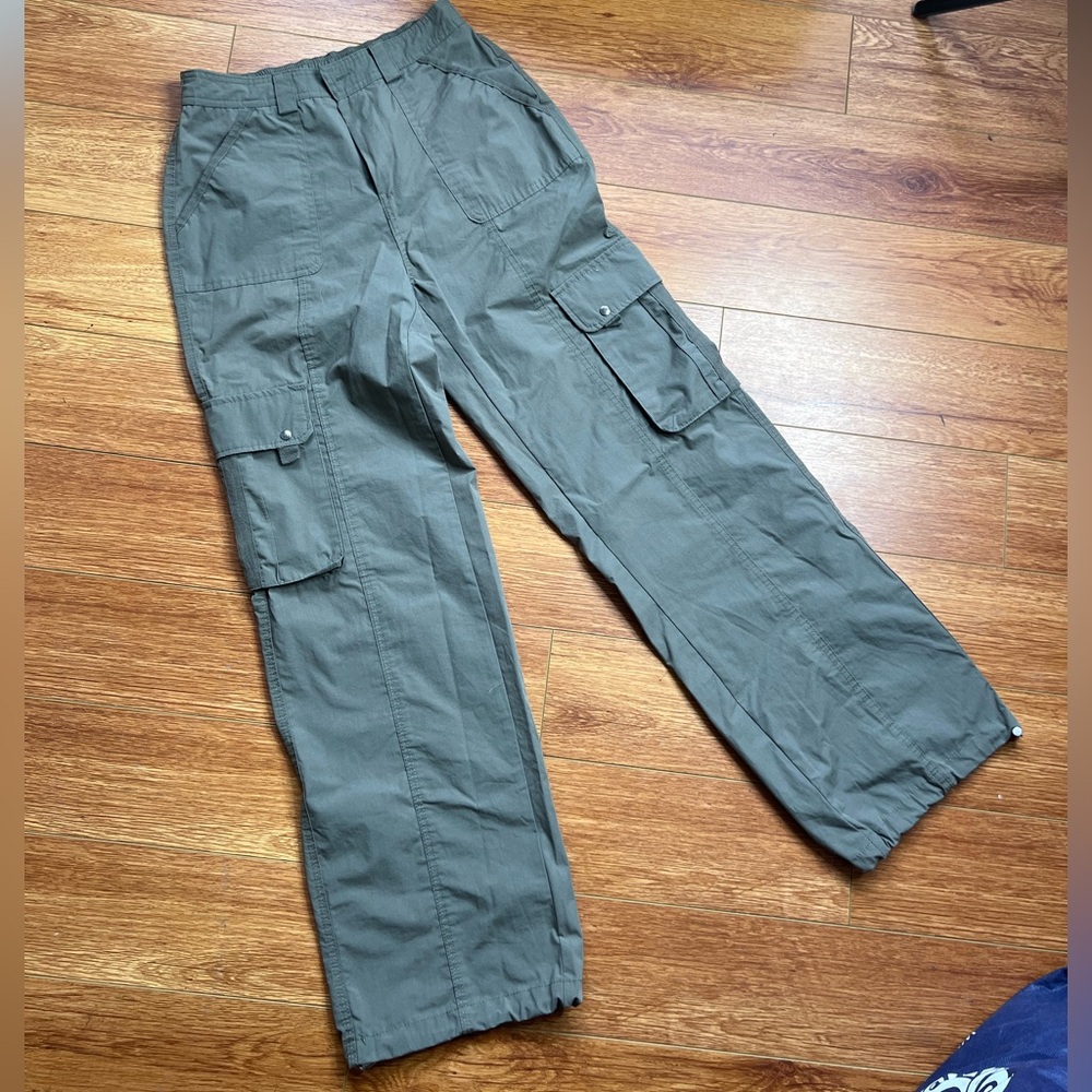 Green Wide-Leg Cargo Pants